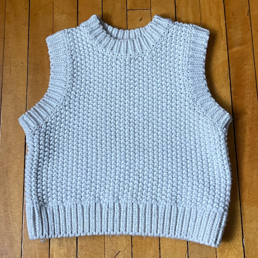 Knit cropped sweater vest